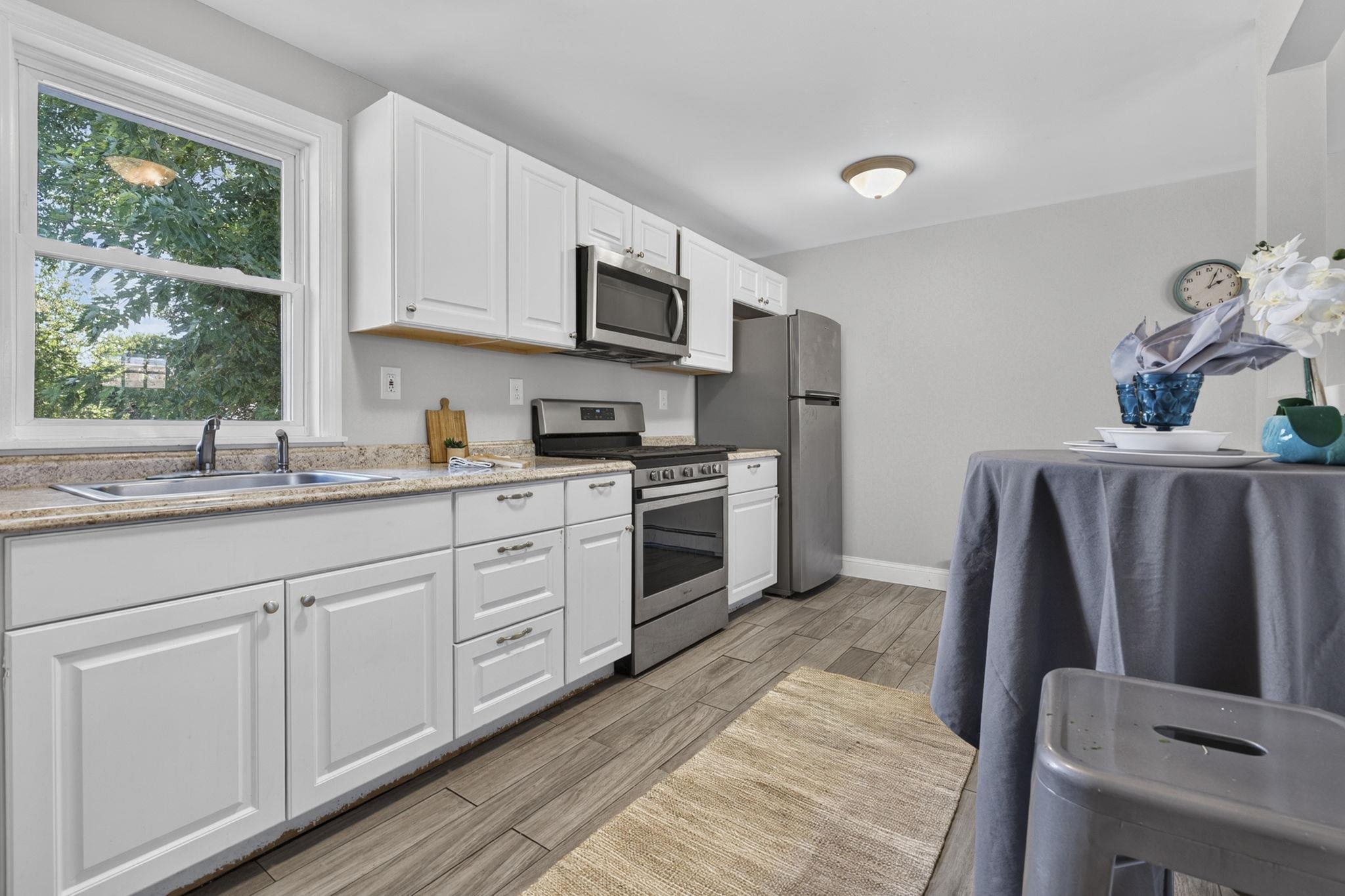 303 Weston Road Manchester, NH 03103 - Photo 7 of 30 Gallery Image 7