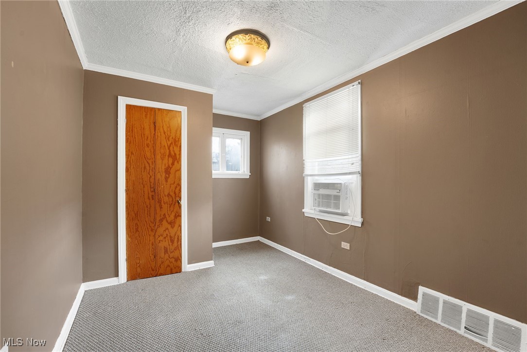 1095 Gordon Road Lyndhurst, OH 44124 - Photo 9 of 24