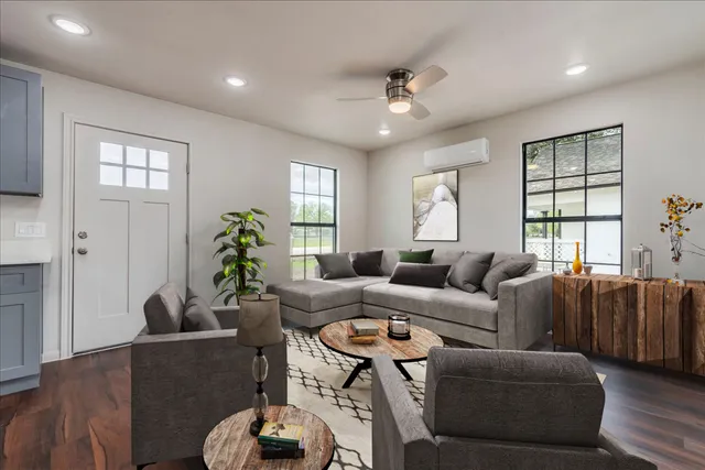 $335,000 | 112 Gazley A & B Street, Smithville, TX 78957