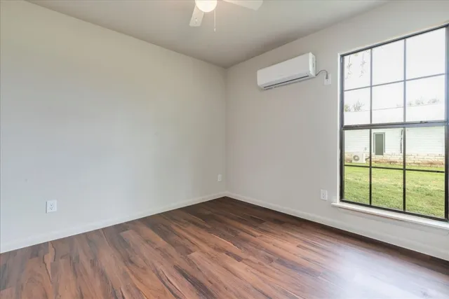 $335,000 | 112 Gazley A & B Street, Smithville, TX 78957