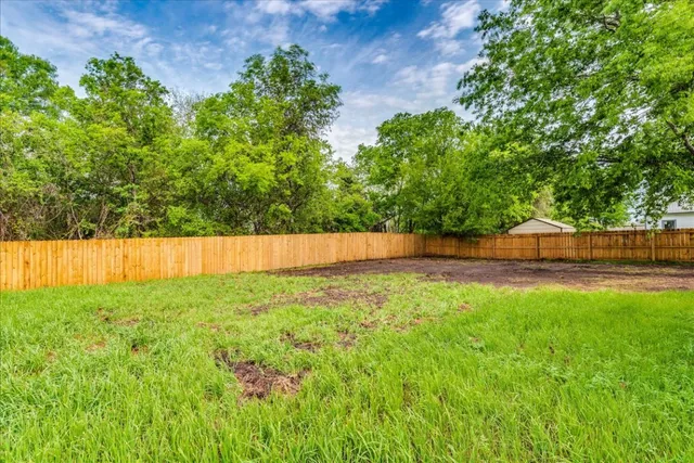 $335,000 | 112 Gazley A & B Street, Smithville, TX 78957