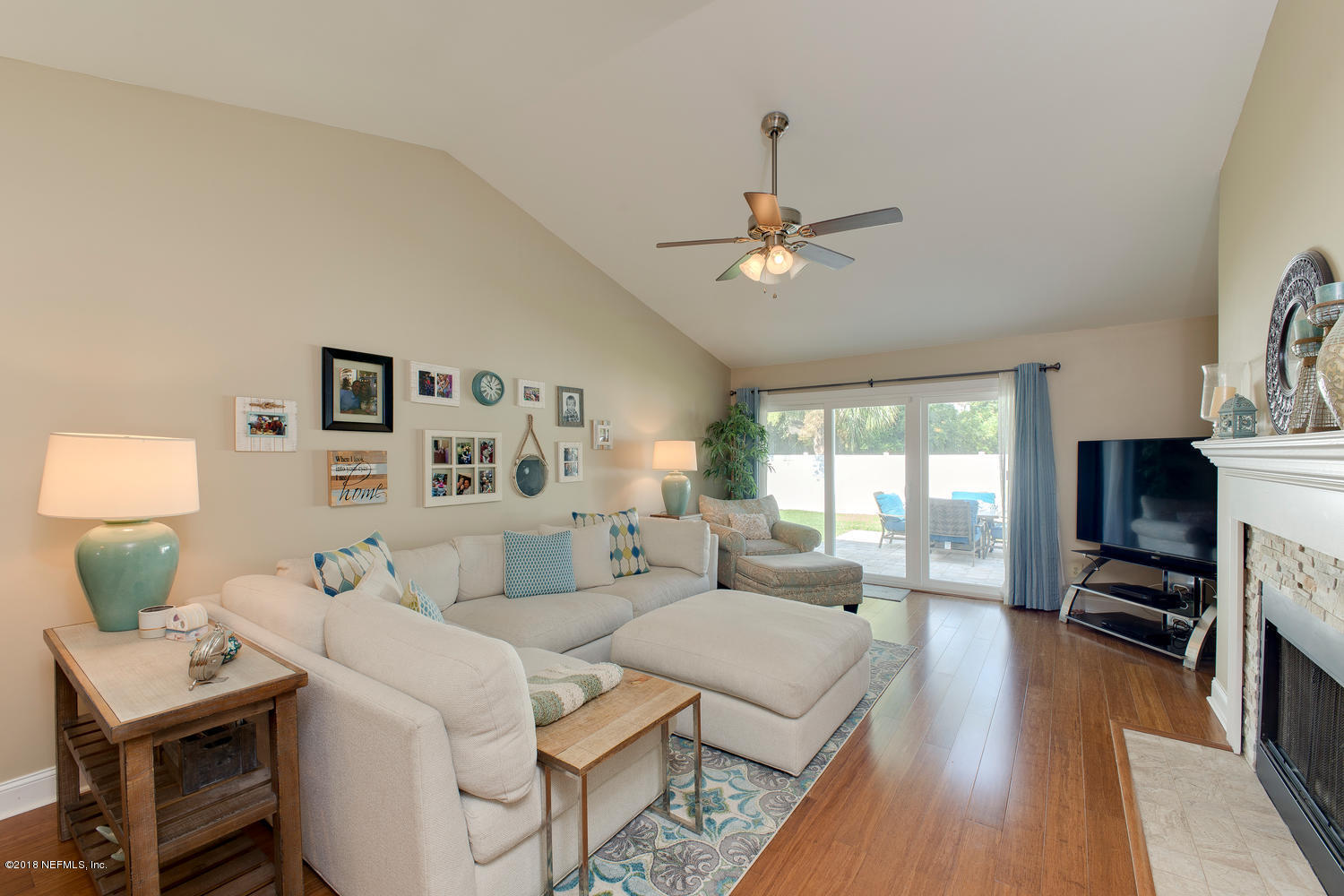 634 Palm Tree Road Jacksonville Beach, FL 32250 - Photo 21 of 24 Living area 1