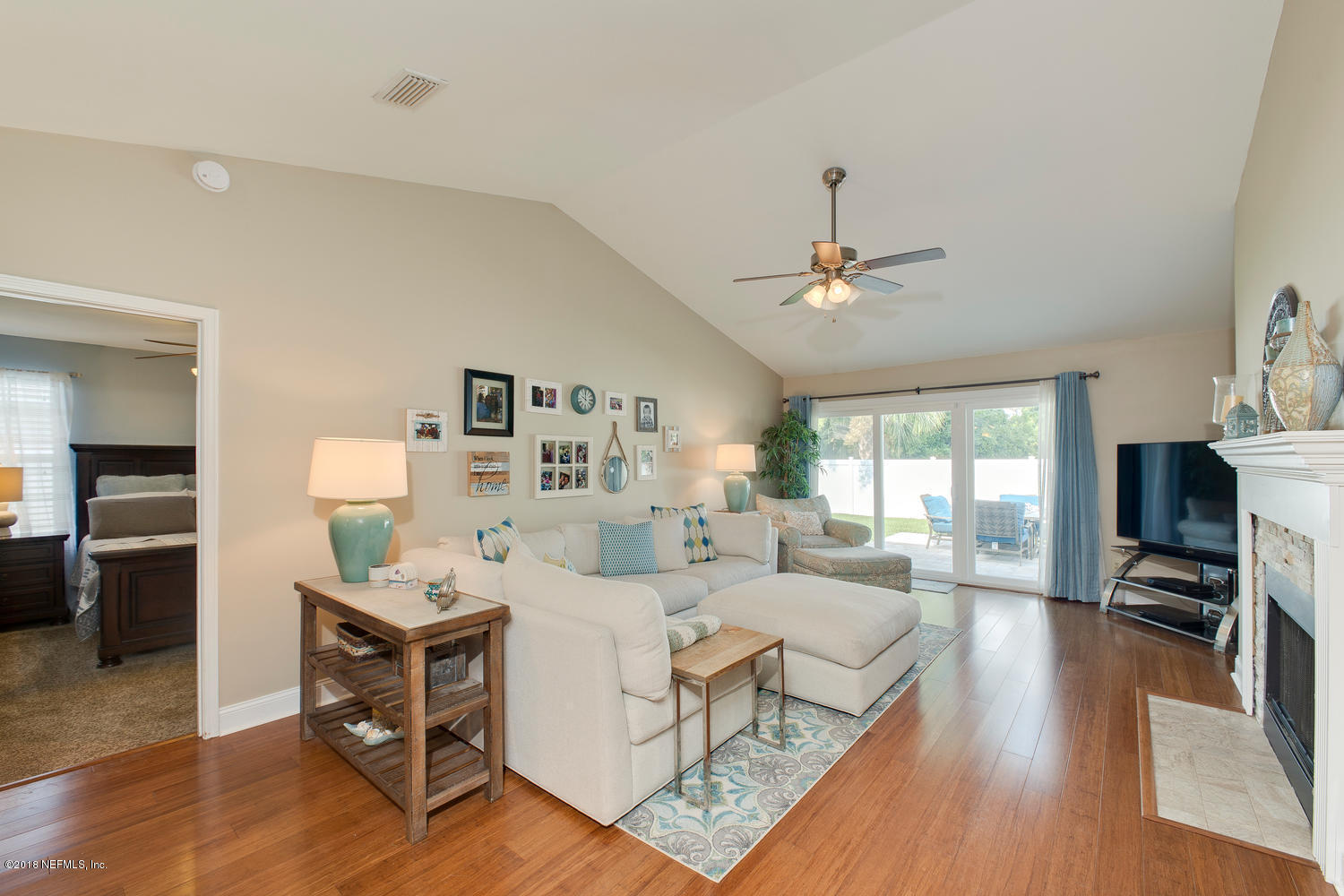634 Palm Tree Road Jacksonville Beach, FL 32250 - Photo 3 of 24 living area 4