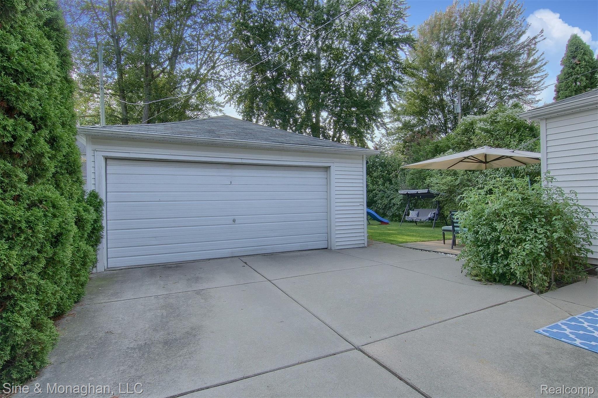 1373 Cadieux Road Grosse Pointe, MI 48230 - Photo 28 of 29 30-Garage.jpg