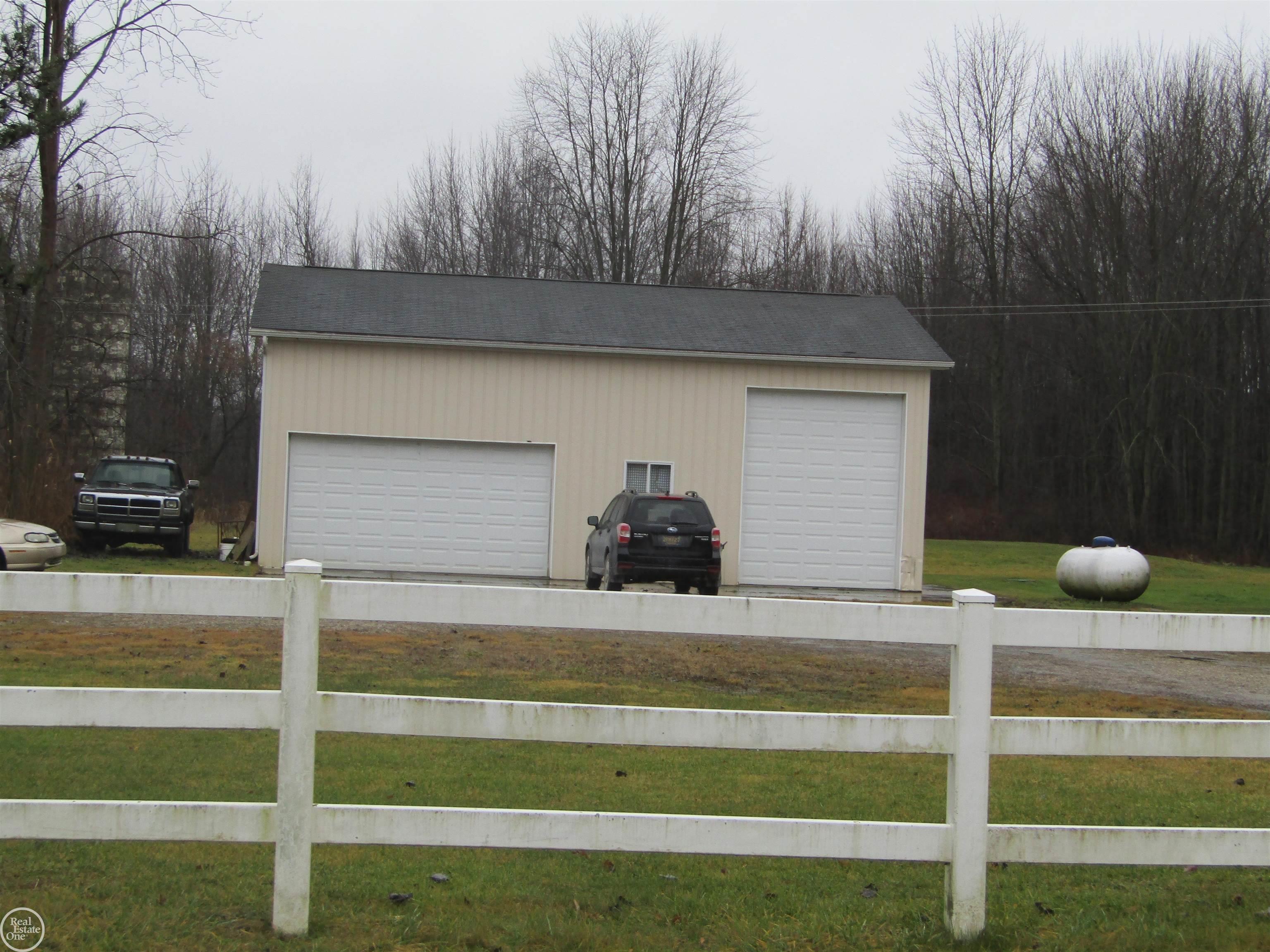 9109 Crawford Road Columbus, MI 48063 - Photo 2 of 6 50130635-62aef6ca-e56e-43df-8b33-0eed80d763ee.JPG
