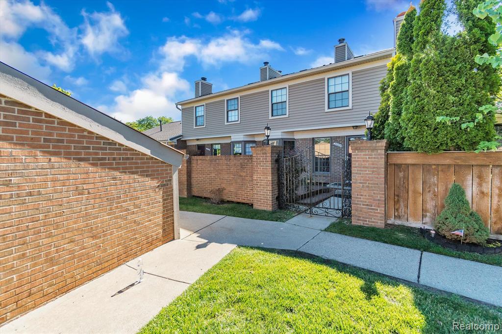 22224 Edgewater Novi, MI 48375 - Photo 3 of 32