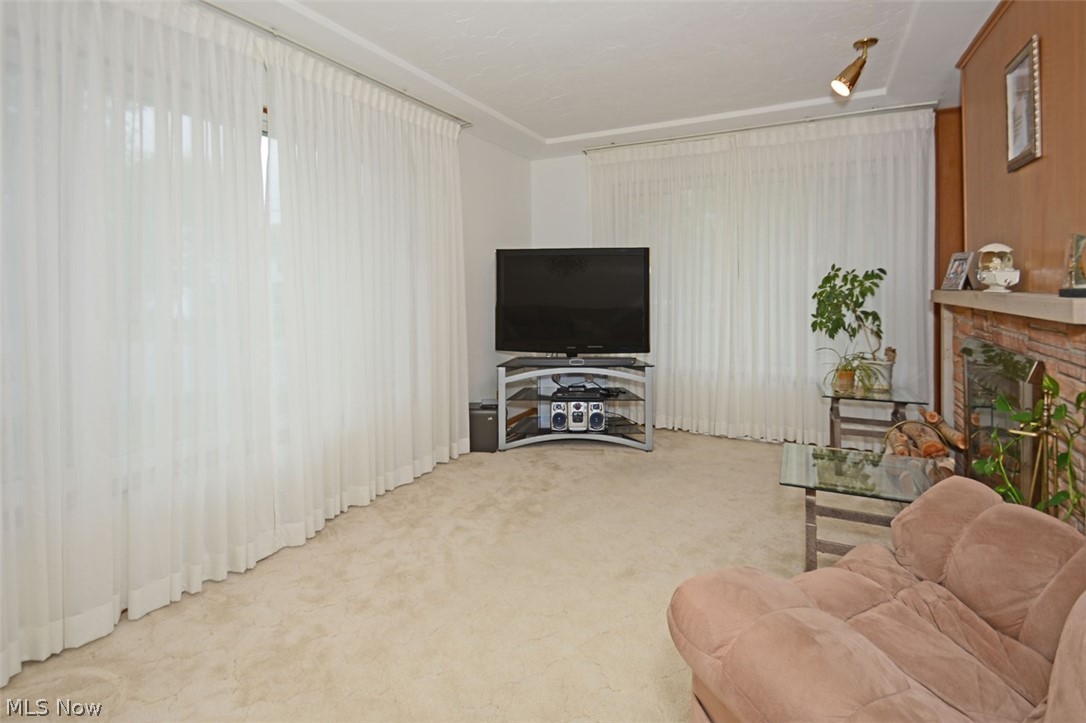 6331 Manchester Road Parma, OH 44129 - Photo 4 of 21 Gallery Image 4