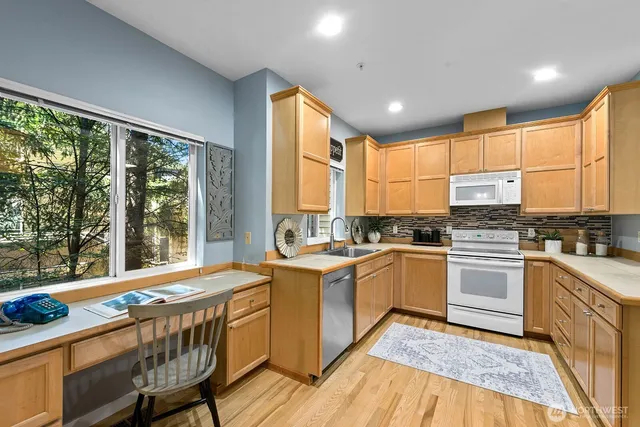 $888,250 | 17928 Northeast 90th Street, Redmond, WA 98052