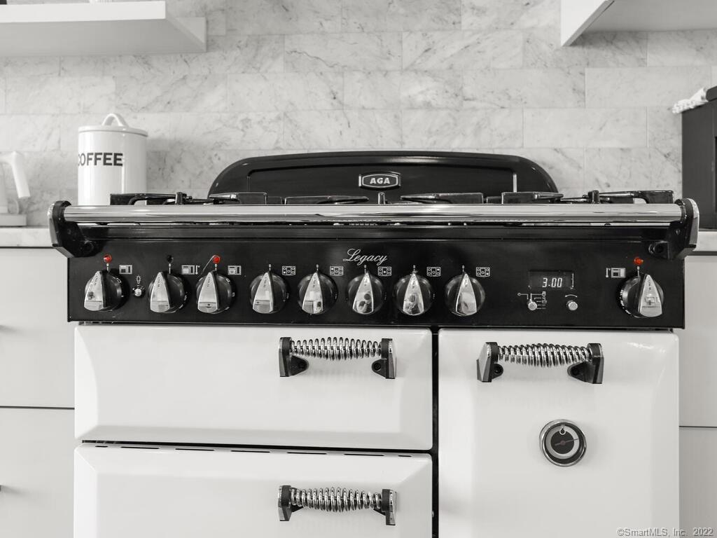 199 Hillspoint Road Westport, CT 06880 - Photo 14 of 36