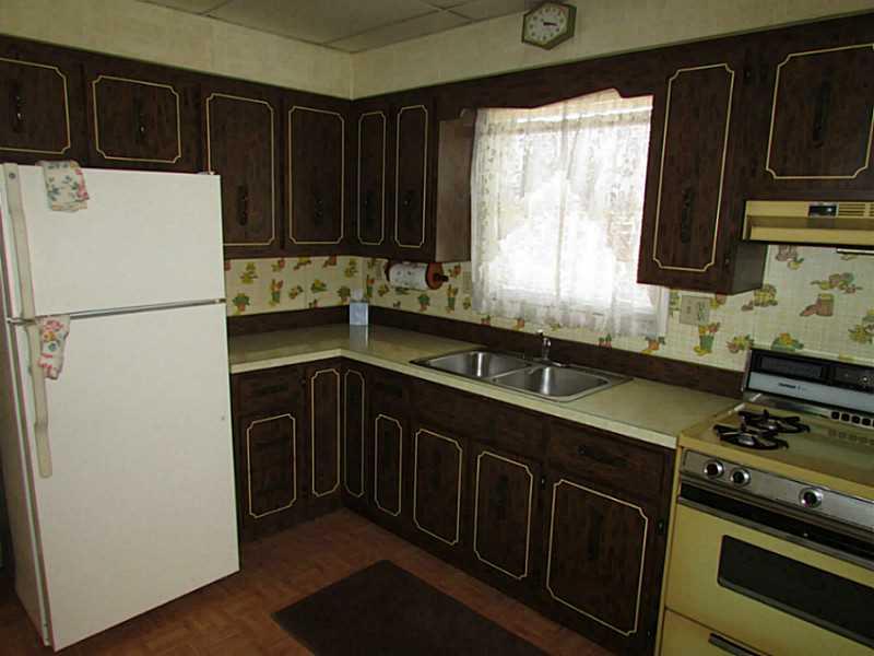 2476 Ridge Road Jefferson Hills, PA 15332 - Photo 13 of 21 Kitchen.