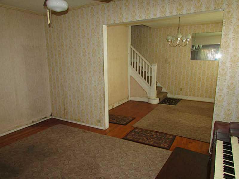 2476 Ridge Road Jefferson Hills, PA 15332 - Photo 10 of 21 Living Room.