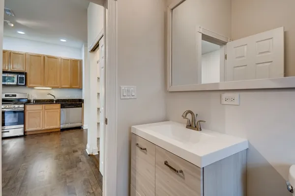 $214,900 | 811 West Eastwood Avenue, Unit 107, Chicago, IL 60640