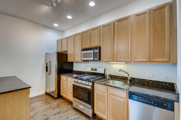 $214,900 | 811 West Eastwood Avenue, Unit 107, Chicago, IL 60640