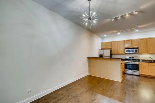 $214,900 | 811 West Eastwood Avenue, Unit 107, Chicago, IL 60640