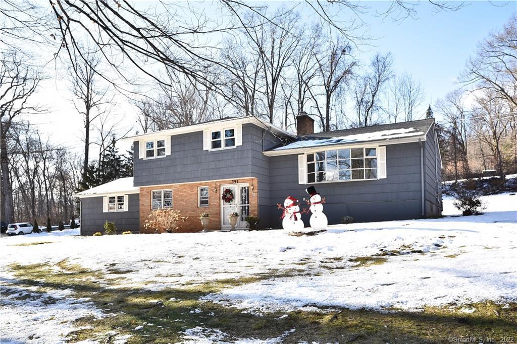 Make this fabulous split-level your own in the sought-after Brownstone Ridge Neighborhood location!