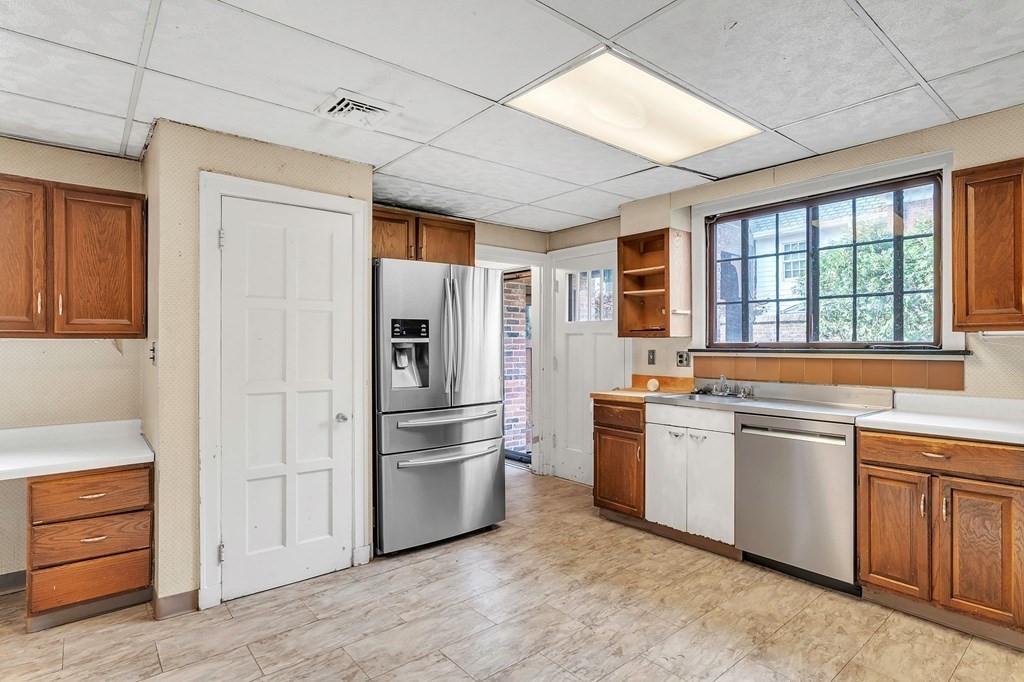 173 Farmington Road Longmeadow, MA 01106 - Photo 13 of 42 Gallery Image 13