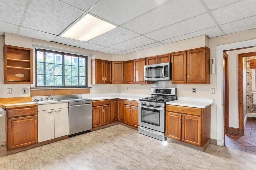 173 Farmington Road Longmeadow, MA 01106 - Photo 14 of 42 Gallery Image 14