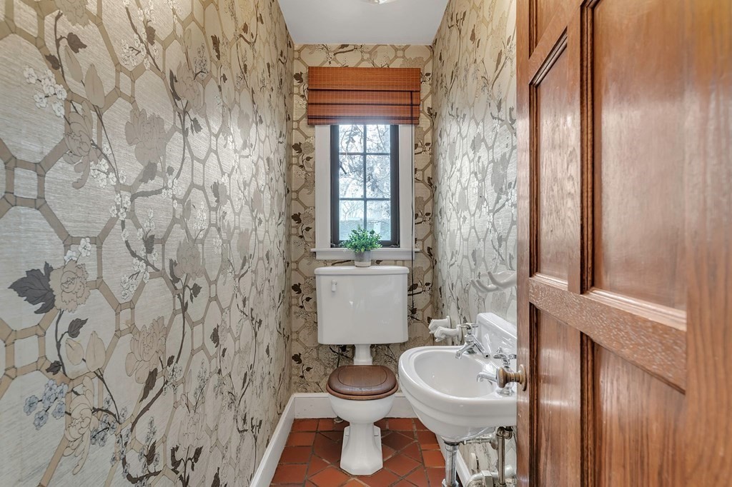 173 Farmington Road Longmeadow, MA 01106 - Photo 16 of 42 Gallery Image 16
