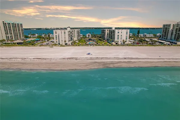 $774,900 | 1430 Gulf Boulevard, Unit 407, Clearwater Beach, FL 33767