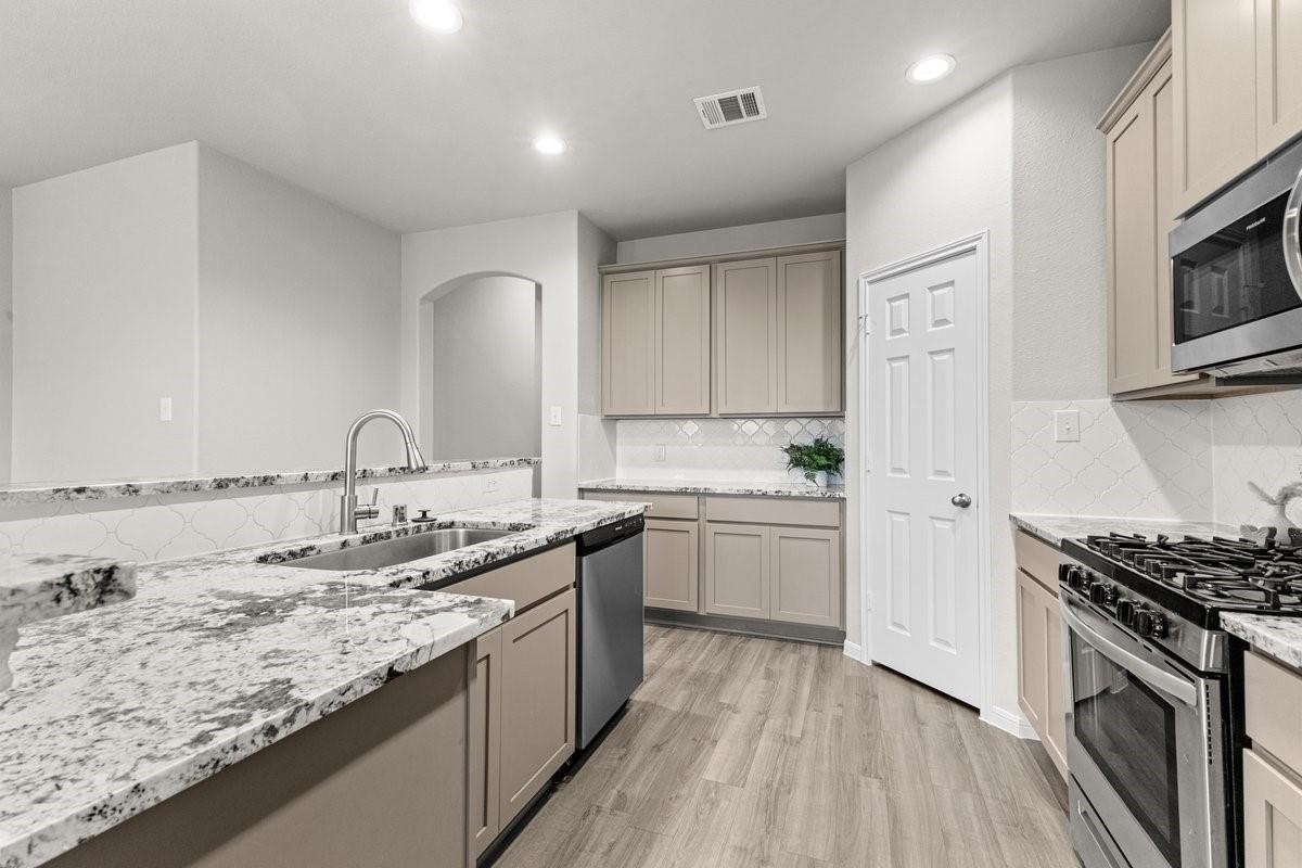 10139 Red Snapper Road Magnolia, TX 77354 - Photo 4 of 20