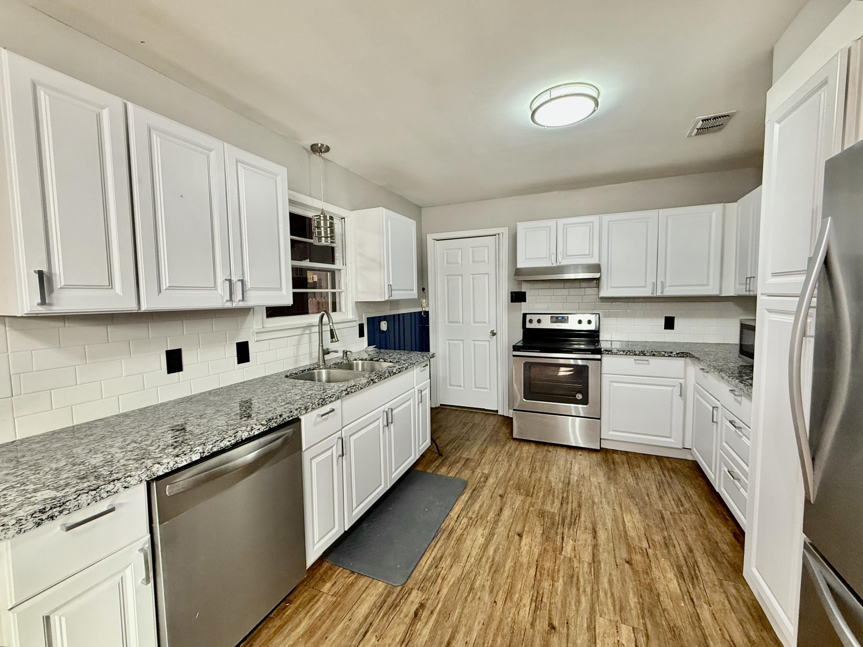 4402 28th Street Lubbock, TX 79410 - Photo 4 of 17 IMG_7228