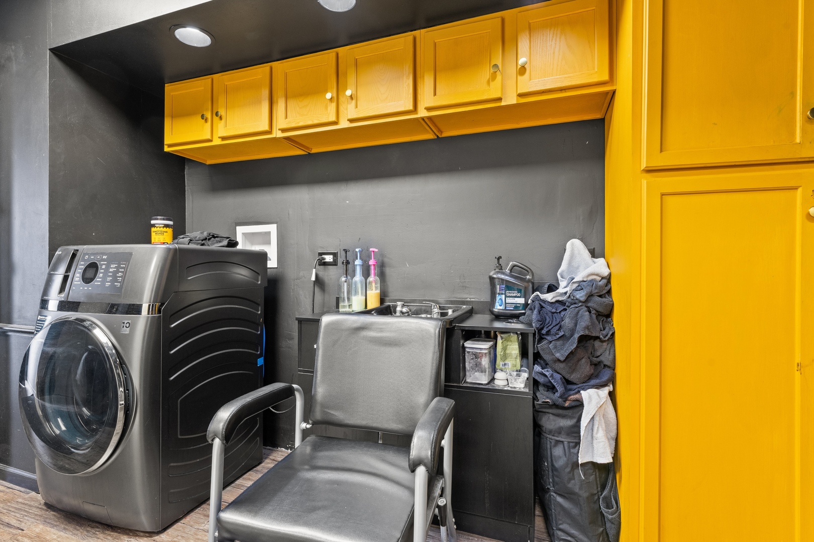 5744 West Irving Park Road Chicago, IL 60634 - Photo 9 of 17 a utility room with dryer and washer