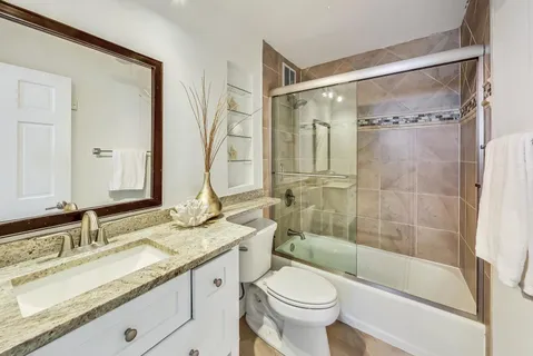 $424,000 | 155 North Harbor Drive, Unit 2404, Chicago, IL 60601