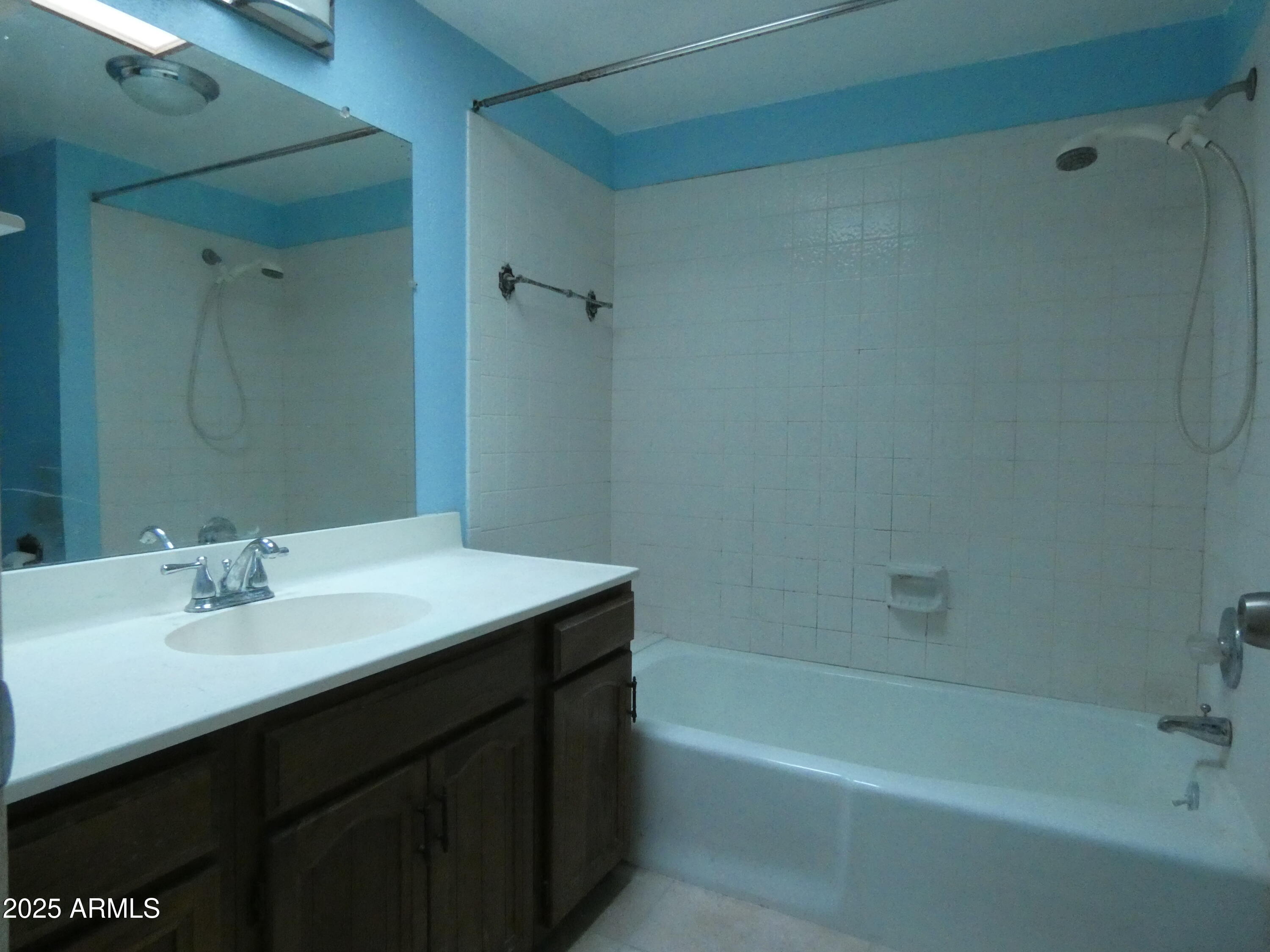 3214 West State Avenue Phoenix, AZ 85051 - Photo 20 of 35 a bathroom with a sink and a bathtub