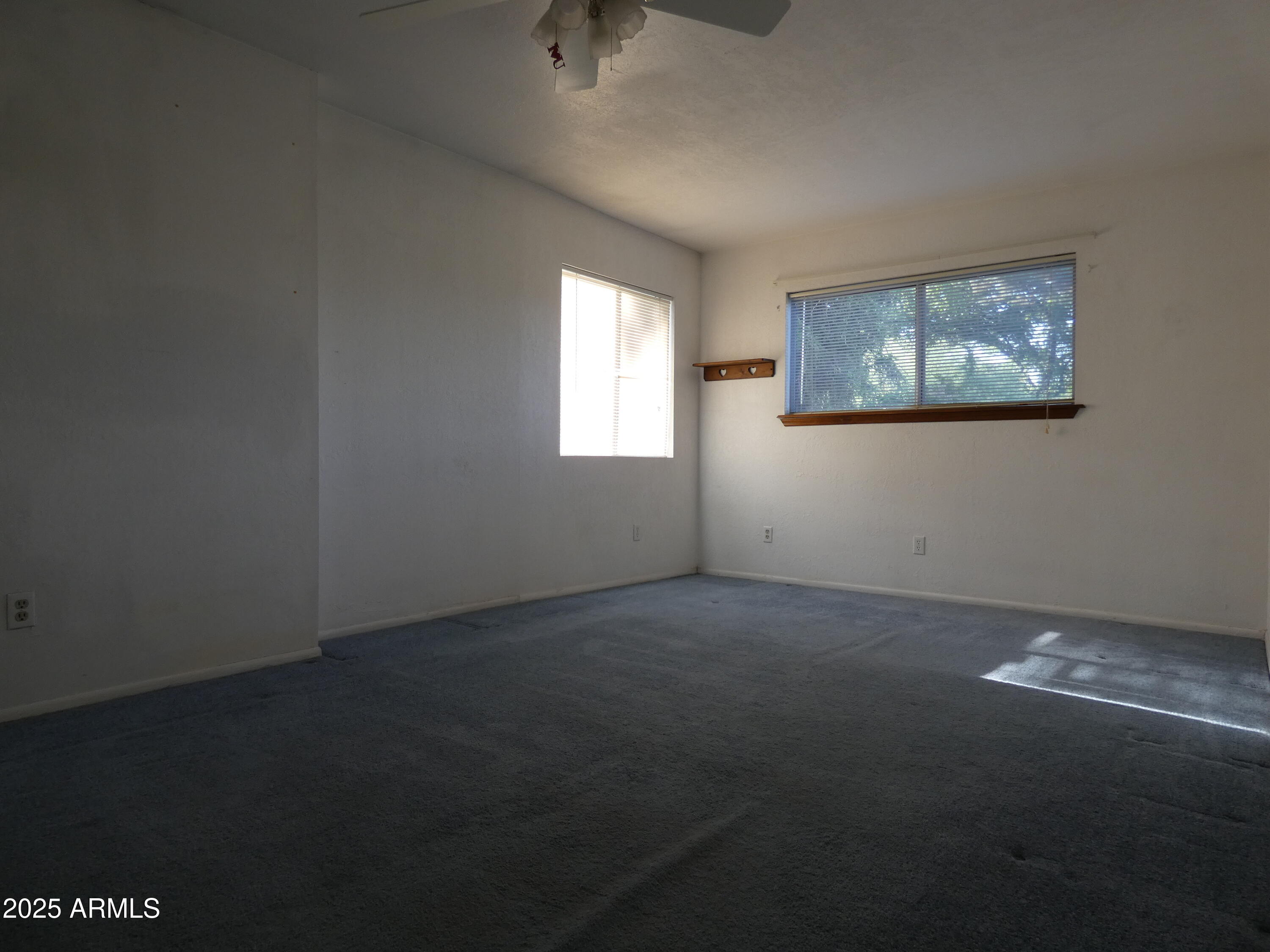 3214 West State Avenue Phoenix, AZ 85051 - Photo 24 of 35 an empty room with windows