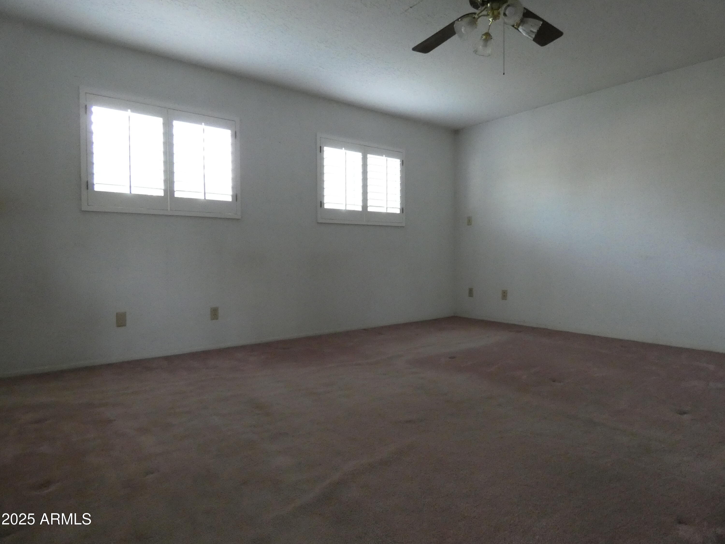 3214 West State Avenue Phoenix, AZ 85051 - Photo 26 of 35 an empty room with windows