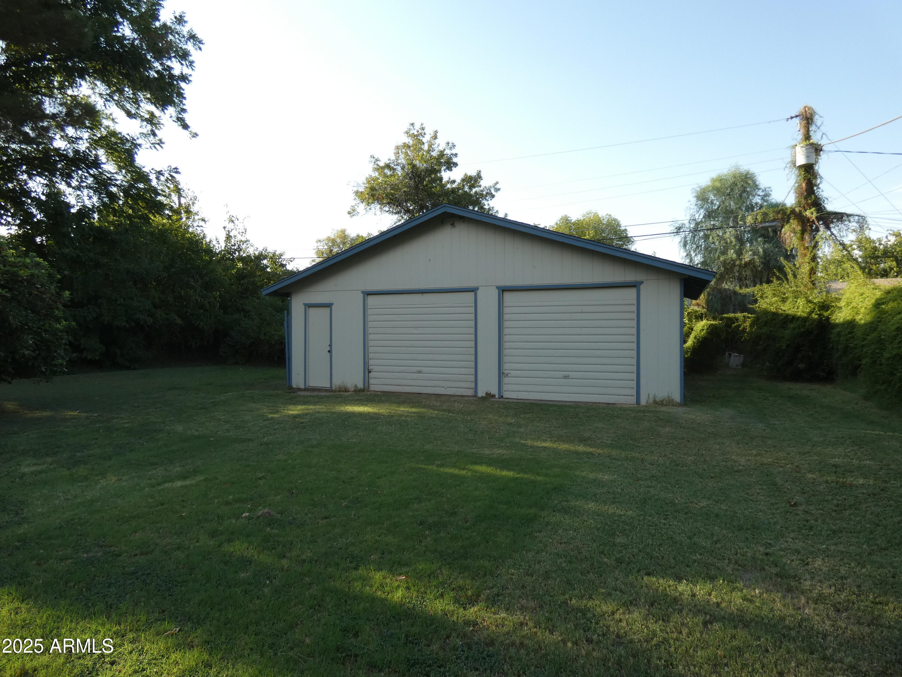 3214 West State Avenue Phoenix, AZ 85051 - Photo 32 of 35 a house view with a outdoor space