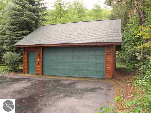 8932 South Dunns Farm Road Maple City, MI 49664 - Photo 17 of 20 1726966-16.JPG