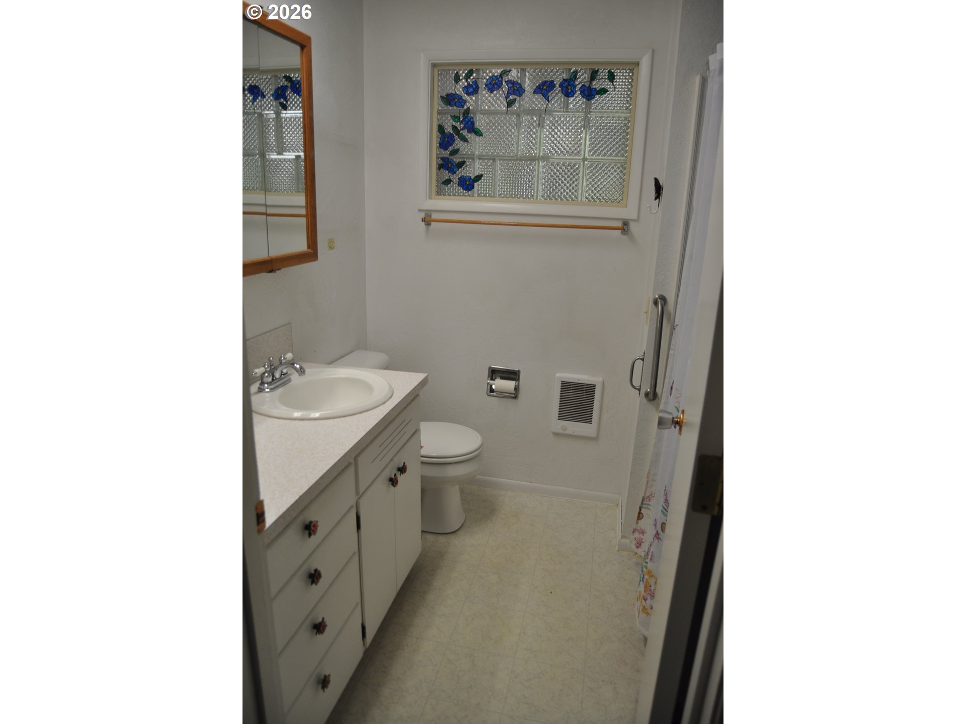 23776 Warthen Road Elmira, OR 97437 - Photo 12 of 34 Bathroom