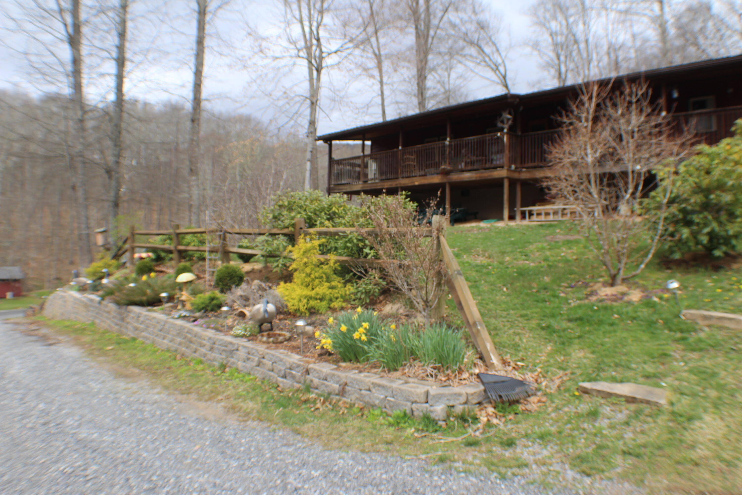178 Thompson Road Hillsboro, WV 24946 - Photo 3 of 32 Gallery Image 3