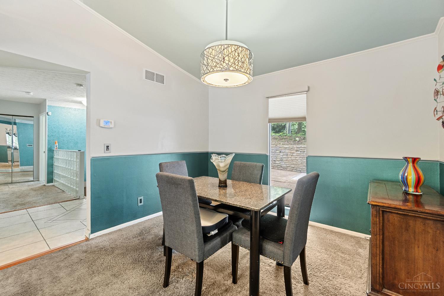 511 West Galbraith Road Cincinnati, OH 45215 - Photo 4 of 36