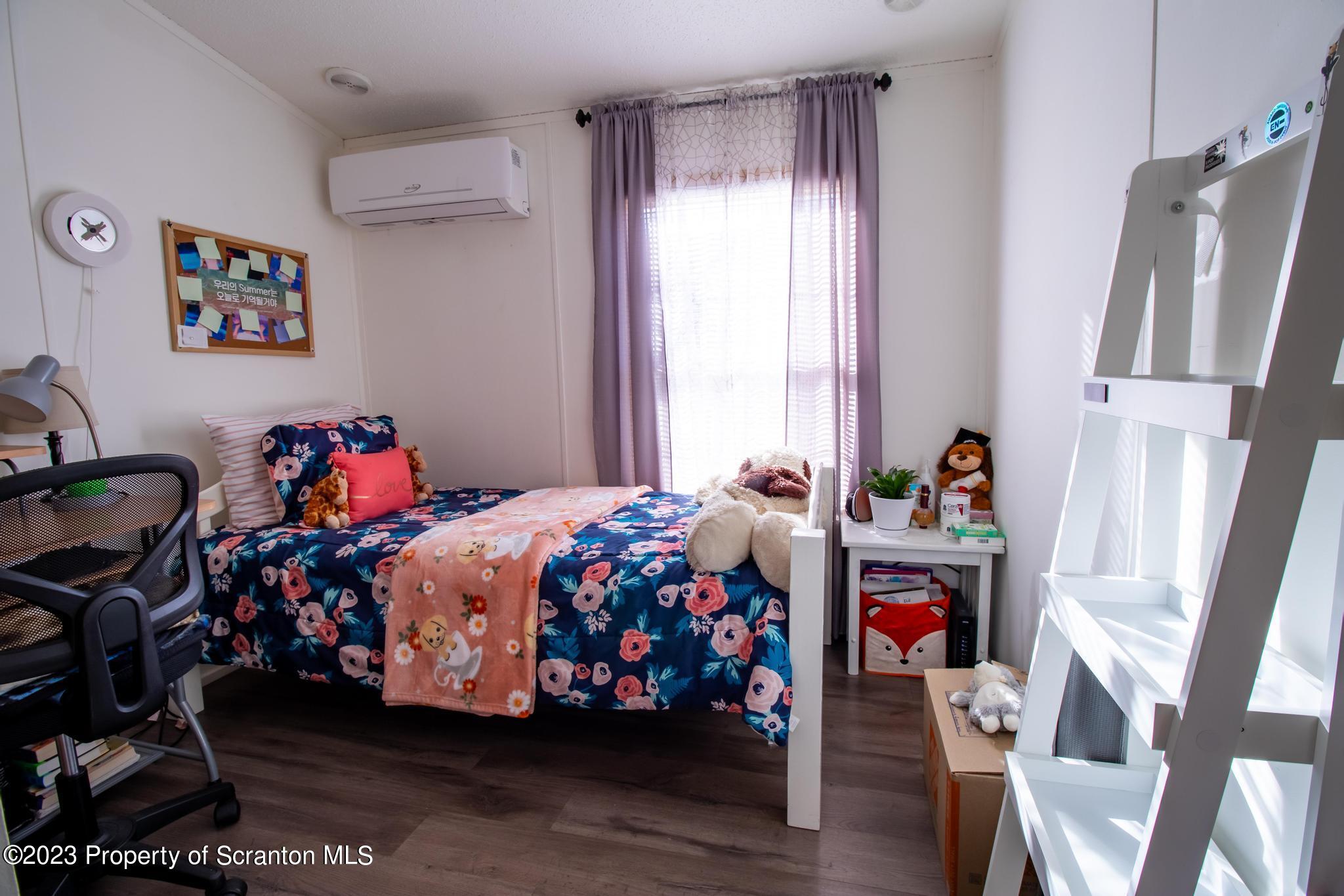 45 Honor Park Moosic, PA 18507 - Photo 5 of 16 a bedroom with bed and a closet