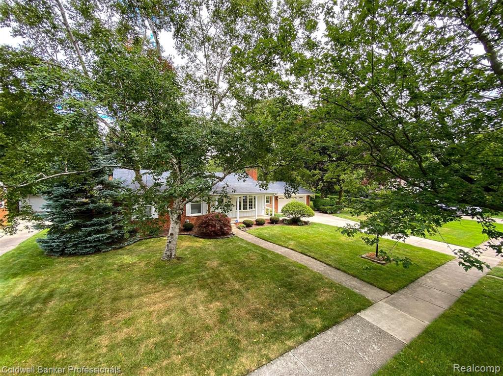 16146 Beverly Road Beverly Hills, MI 48025 - Photo 2 of 31