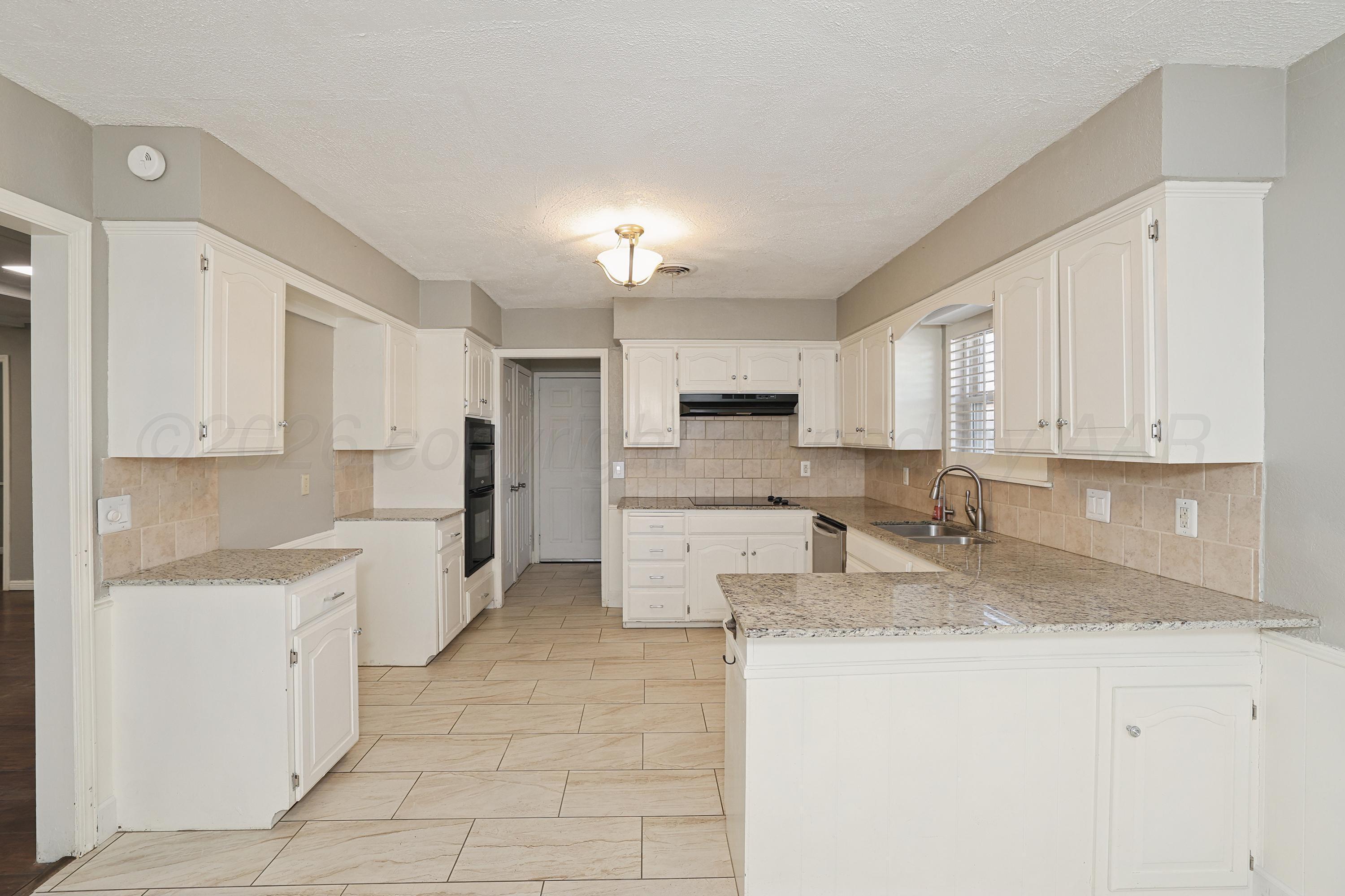 6205 Harvard Street Amarillo, TX 79109 - Photo 11 of 32 Kitchen