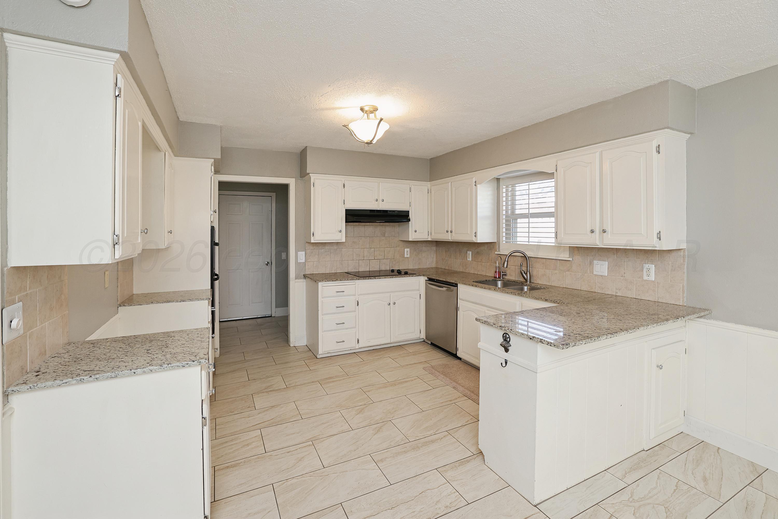 6205 Harvard Street Amarillo, TX 79109 - Photo 12 of 32 Kitchen
