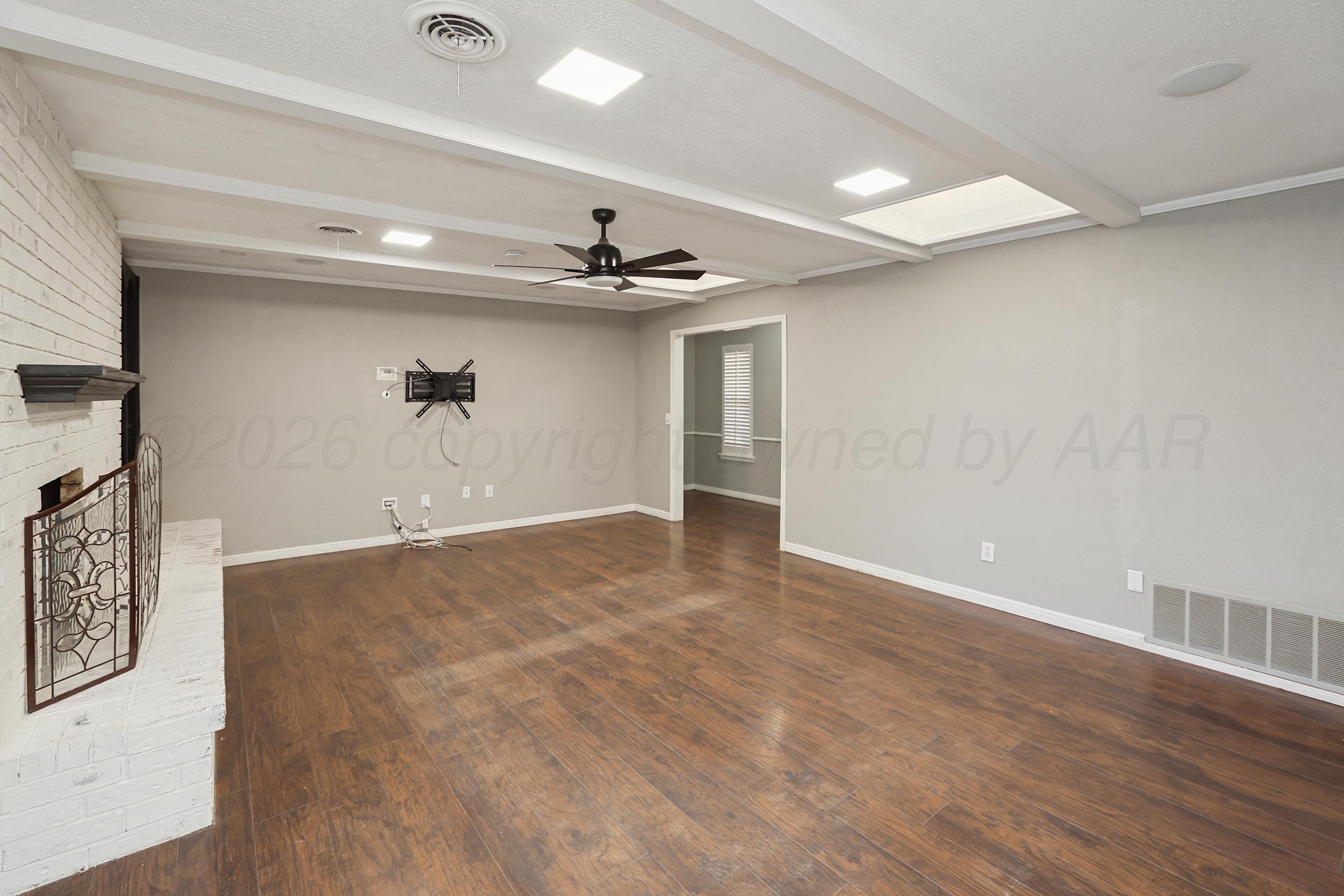 6205 Harvard Street Amarillo, TX 79109 - Photo 7 of 32 Living Area