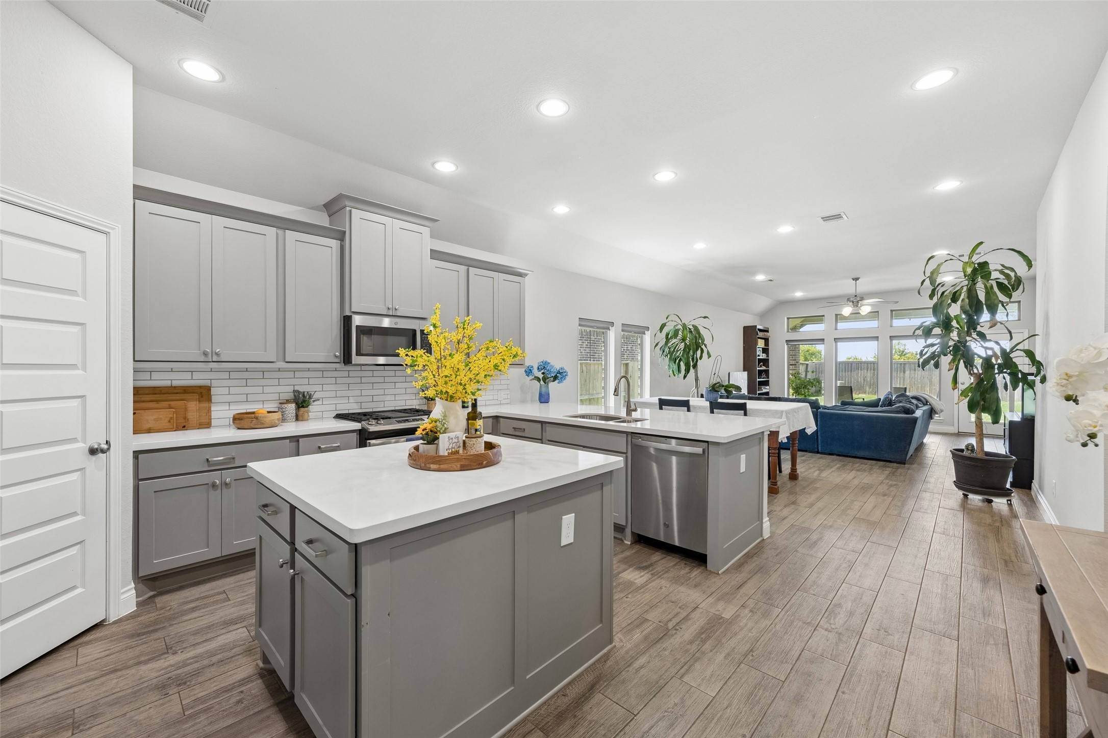 9230 Eckert Road Rosharon, TX 77583 - Photo 20 of 21 Open Living Floor Plan