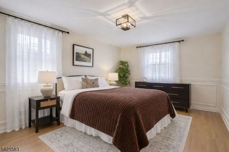 27 Garden Ovl Springfield, NJ 07081 - Photo 14 of 28