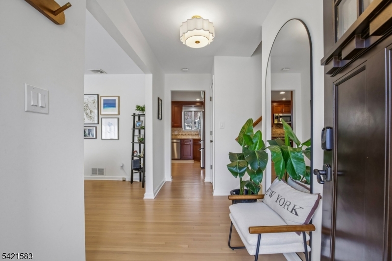 27 Garden Ovl Springfield, NJ 07081 - Photo 2 of 28