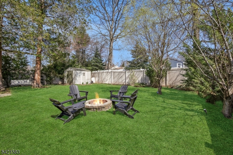 27 Garden Ovl Springfield, NJ 07081 - Photo 22 of 28