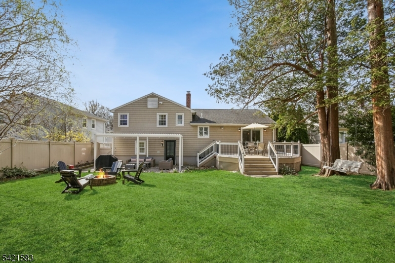 27 Garden Ovl Springfield, NJ 07081 - Photo 24 of 28