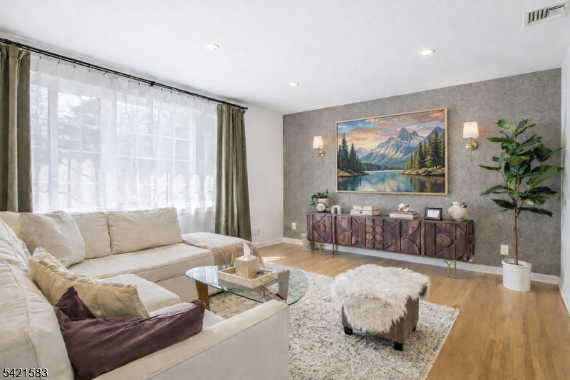 27 Garden Ovl Springfield, NJ 07081 - Photo 3 of 28