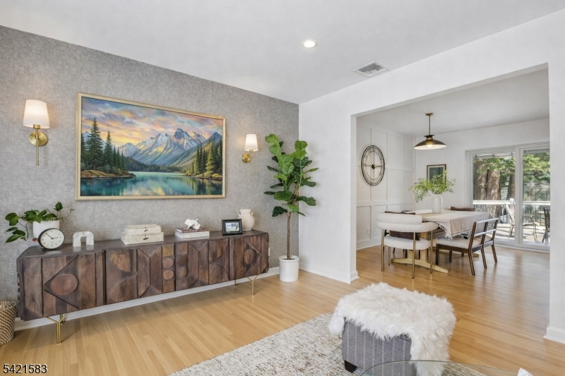 27 Garden Ovl Springfield, NJ 07081 - Photo 5 of 28