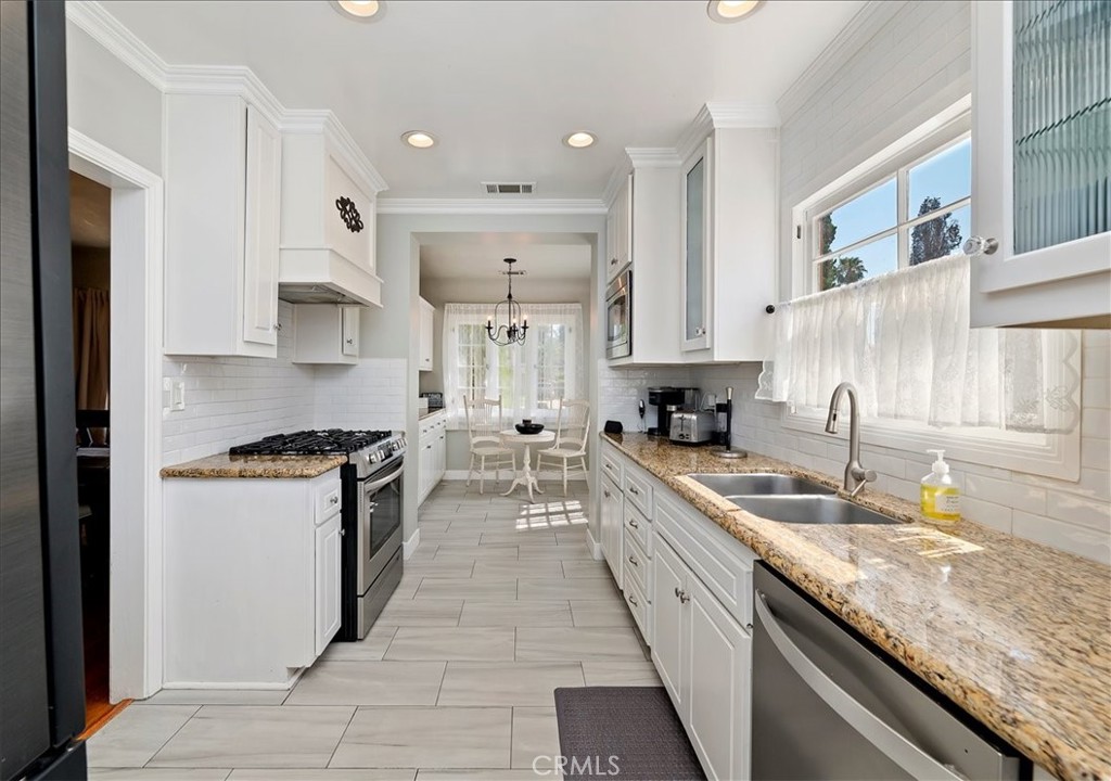 3968 Elmwood Court Riverside, CA 92506 - Photo 14 of 38
