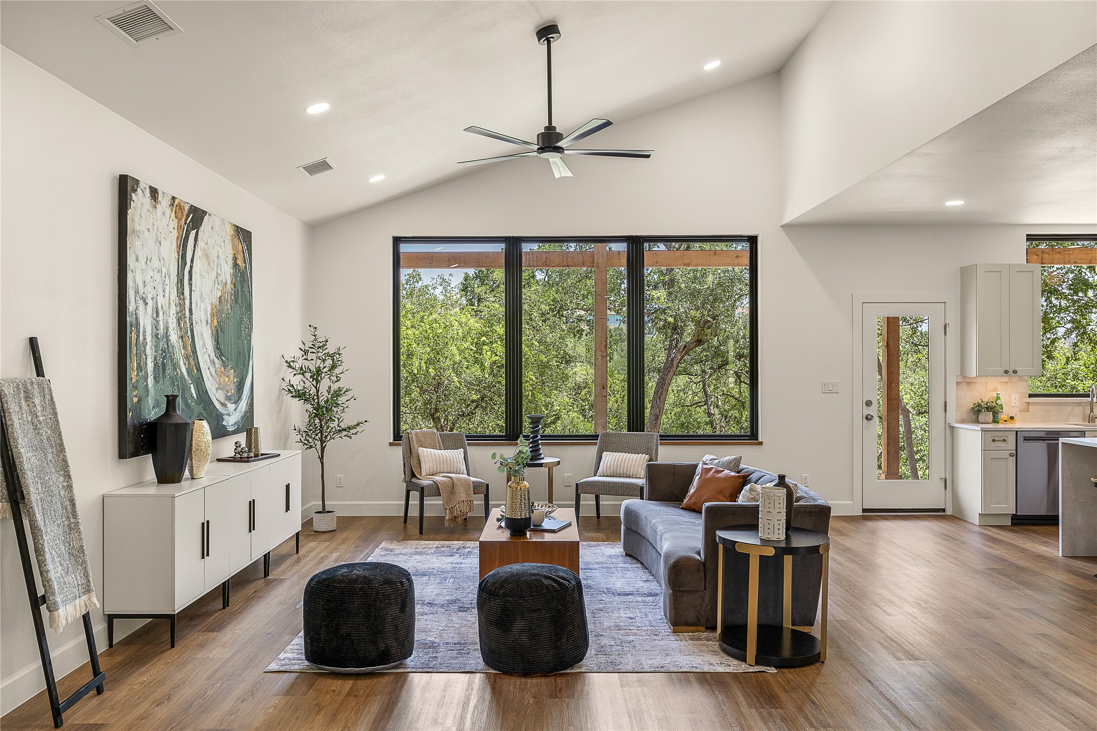 1014 Country Club Road Georgetown, TX 78628 - Photo 5 of 26 Living Room