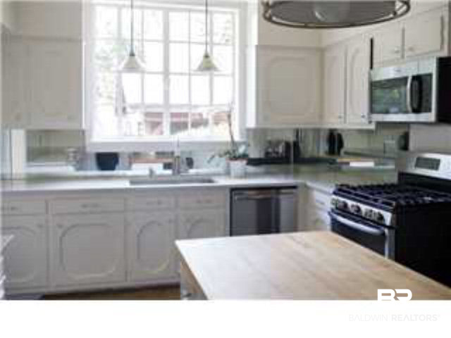 211 Woodlands Avenue Mobile, AL 36607 - Photo 2 of 25